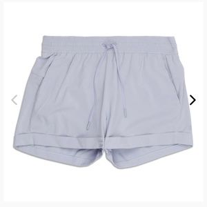 Lululemon Spring Break Away Size 6 Cuffed Shorts